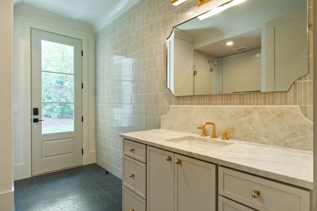 1135 Duncanwood Dr, Nashville, TN 37204