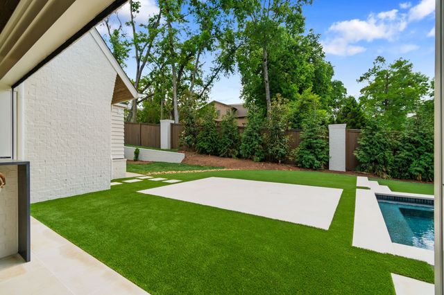 1135 Duncanwood Dr, Nashville, TN 37204
