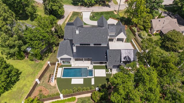 1135 Duncanwood Dr, Nashville, TN 37204