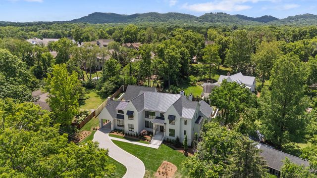1135 Duncanwood Dr, Nashville, TN 37204