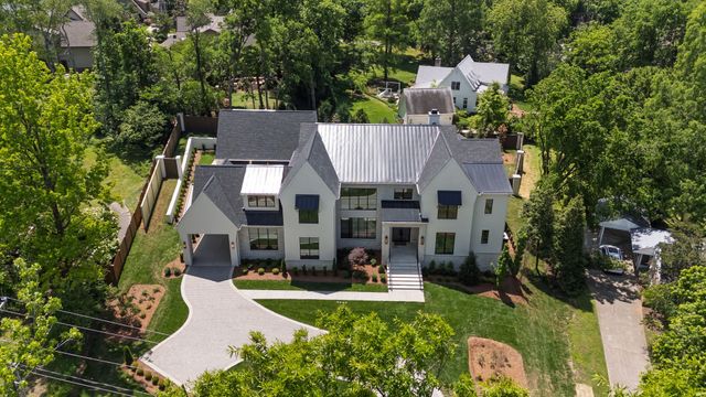 1135 Duncanwood Dr, Nashville, TN 37204