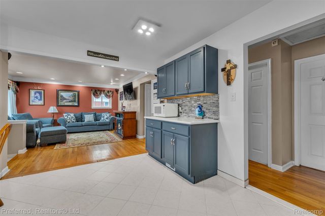 32613 Windsor Street, Garden City, MI 48135