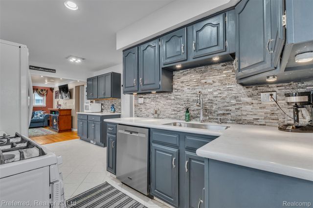 32613 Windsor Street, Garden City, MI 48135