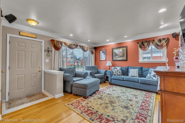 32613 Windsor Street, Garden City, MI 48135