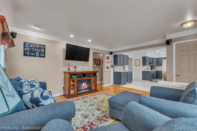 32613 Windsor Street, Garden City, MI 48135