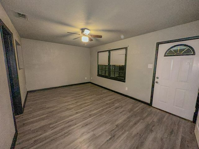 2722 E 9th Street, Lubbock, TX 79403