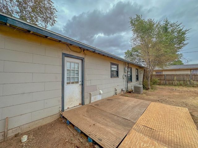 2722 E 9th Street, Lubbock, TX 79403