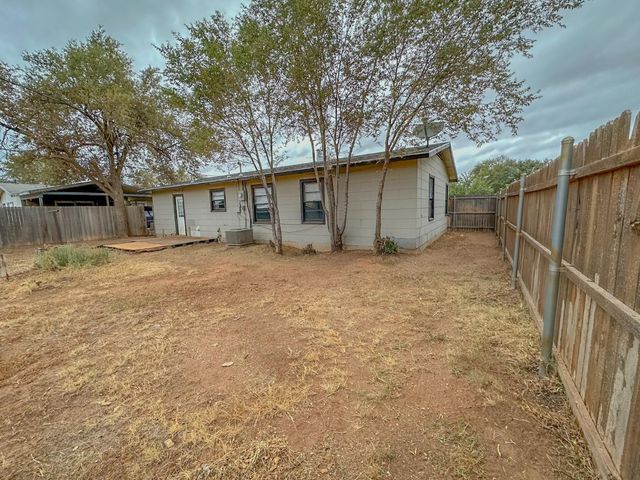 2722 E 9th Street, Lubbock, TX 79403