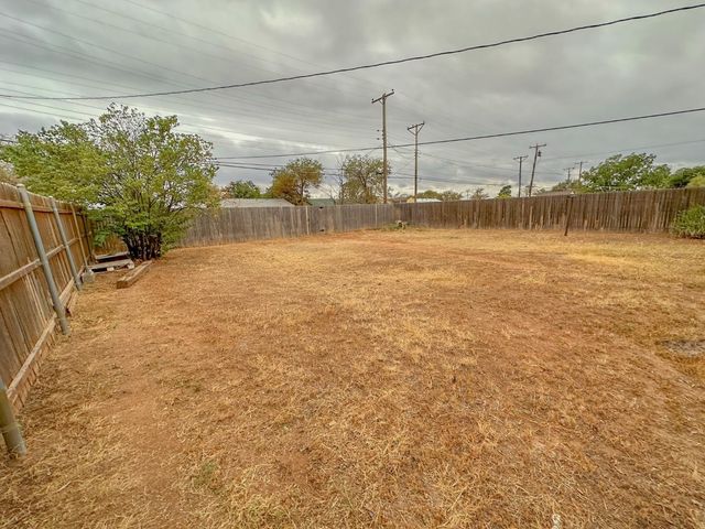 2722 E 9th Street, Lubbock, TX 79403