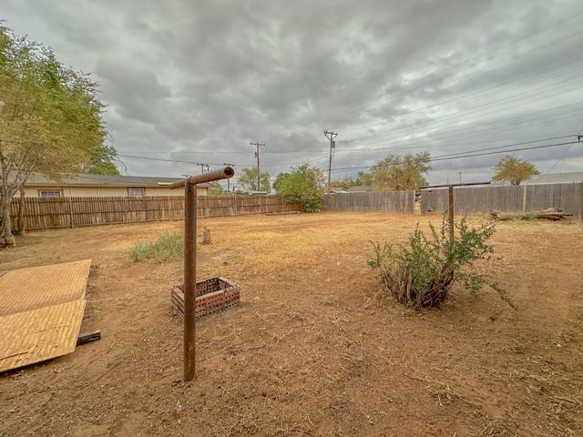 2722 E 9th Street, Lubbock, TX 79403