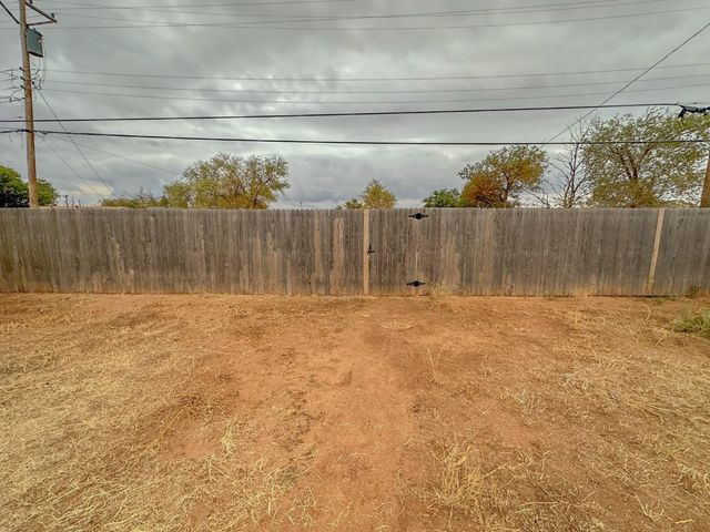 2722 E 9th Street, Lubbock, TX 79403