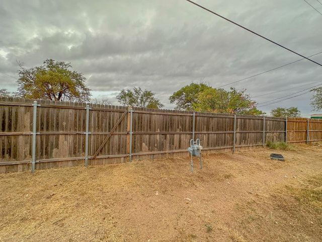 2722 E 9th Street, Lubbock, TX 79403