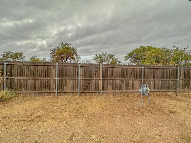 2722 E 9th Street, Lubbock, TX 79403