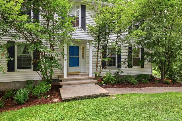 15 Blue Jay Drive, Newburgh, NY 12550