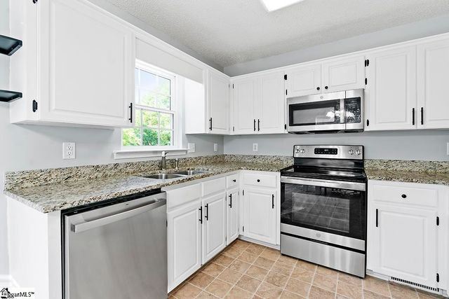 219 Oak Ridge Drive, Greenwood, SC 29649