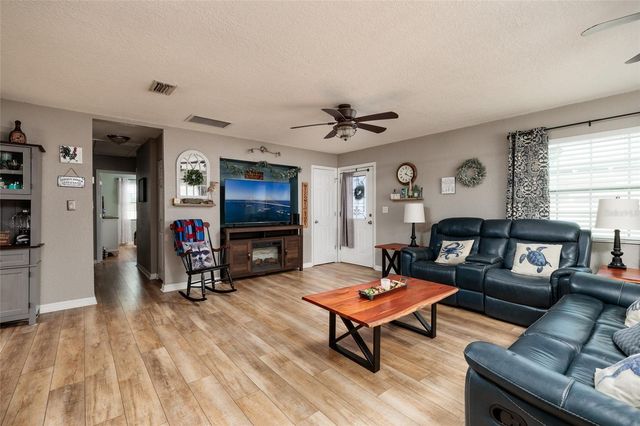 1220 56TH AVENUE N, St Petersburg, FL 33703