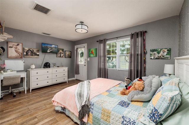 1220 56TH AVENUE N, St Petersburg, FL 33703