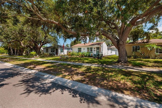 1220 56TH AVENUE N, St Petersburg, FL 33703