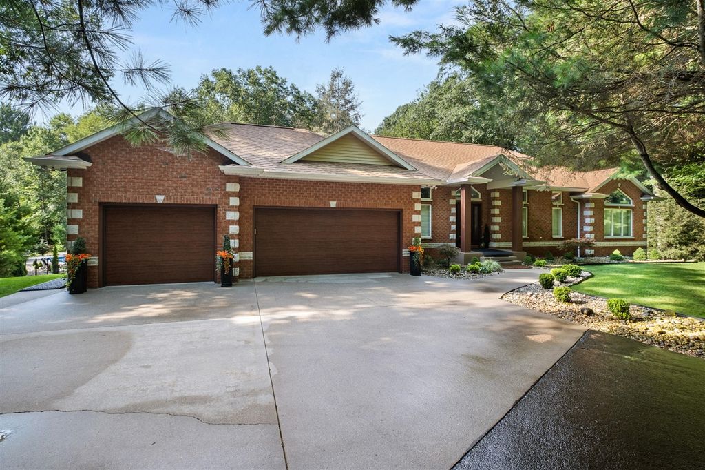 6065 N Scenic Woods Circle, Muskegon, MI 49445