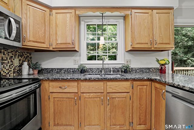23 Jeremiah Road, Newtown, CT 06482