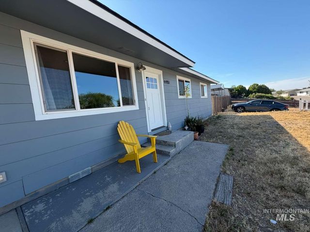 9951 W Fox Ridge Dr, Boise, ID 83709