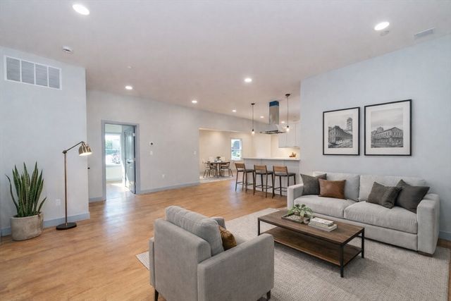 115-117 Mechanic 4, Clinton, MA 01510