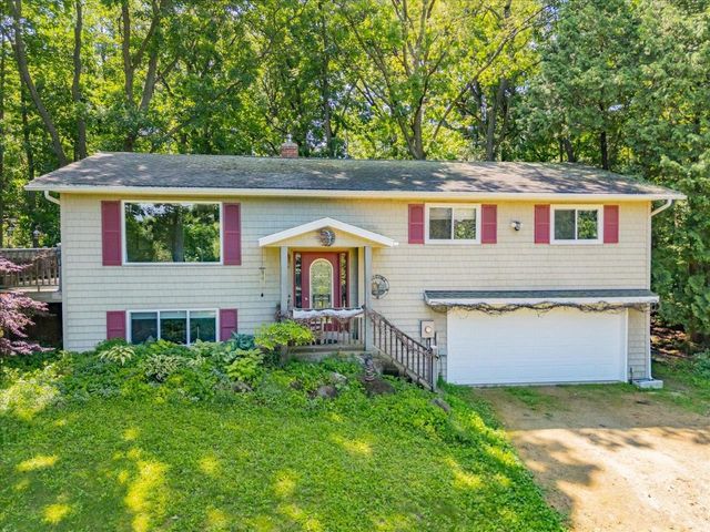 W4615 Highway 16, Rio, WI 53960