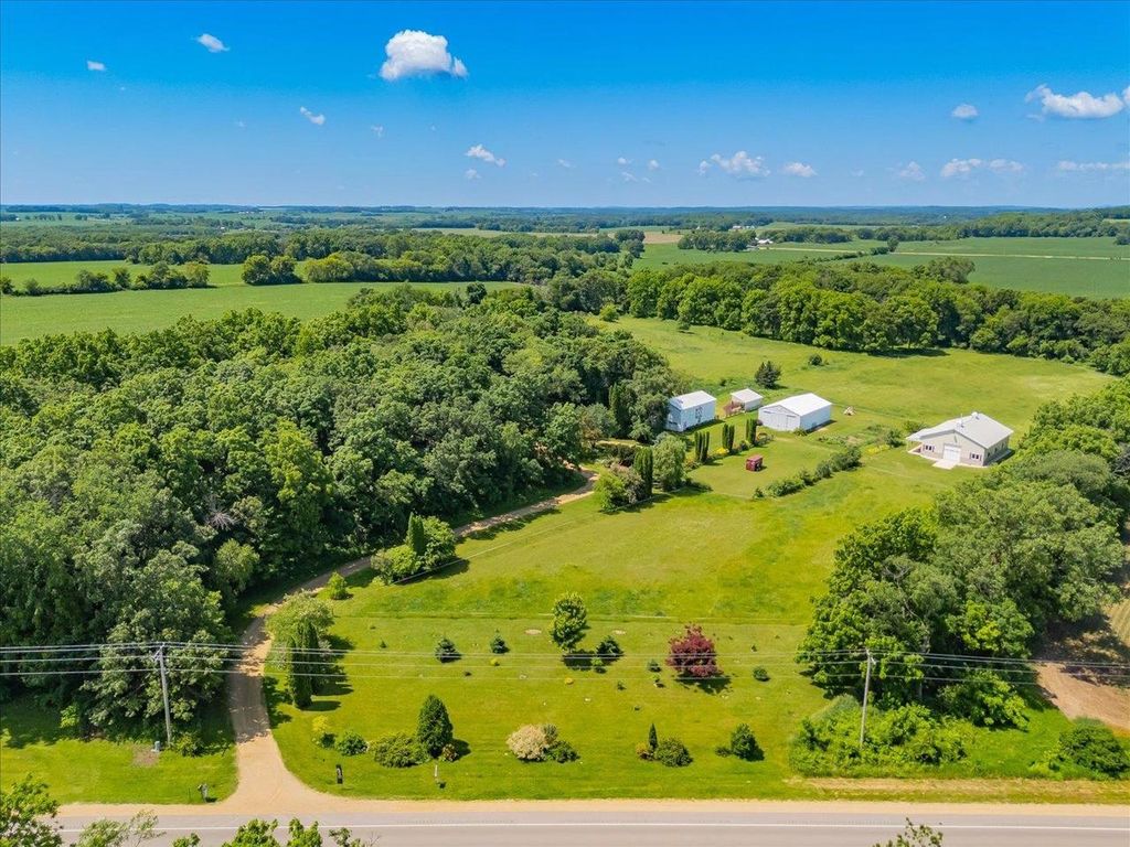 W4615 Highway 16, Rio, WI 53960