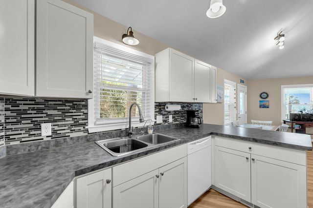 417 Palmetto Boulevard, Edisto Island, SC 29438