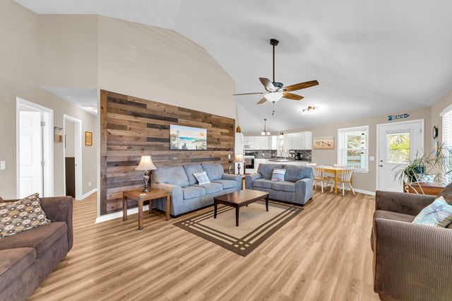 417 Palmetto Boulevard, Edisto Island, SC 29438