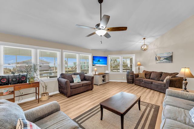 417 Palmetto Boulevard, Edisto Island, SC 29438