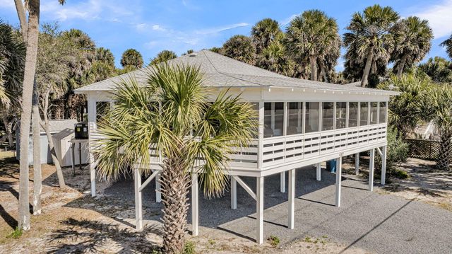 417 Palmetto Boulevard, Edisto Island, SC 29438