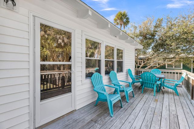 417 Palmetto Boulevard, Edisto Island, SC 29438