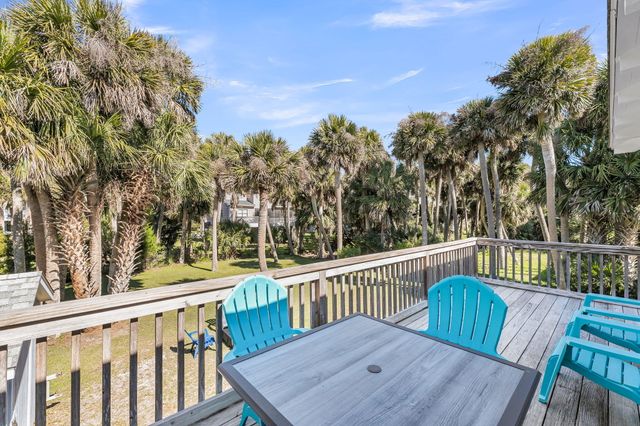 417 Palmetto Boulevard, Edisto Island, SC 29438