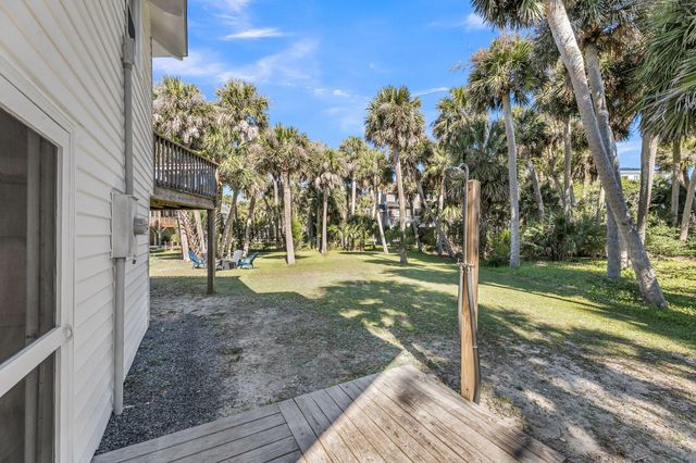 417 Palmetto Boulevard, Edisto Island, SC 29438