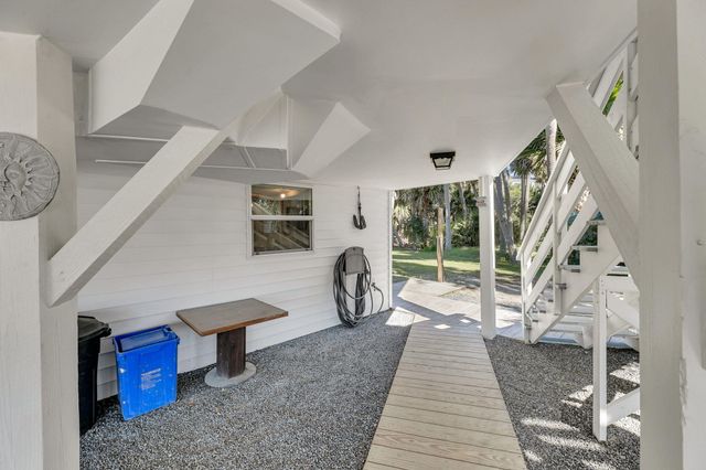 417 Palmetto Boulevard, Edisto Island, SC 29438