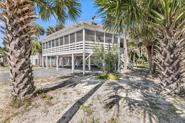 417 Palmetto Boulevard, Edisto Island, SC 29438