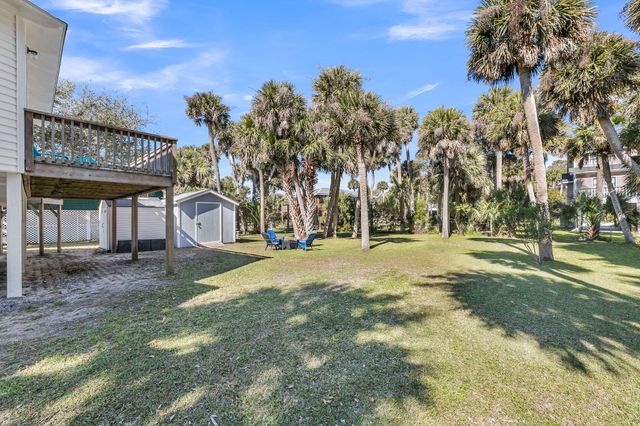 417 Palmetto Boulevard, Edisto Island, SC 29438