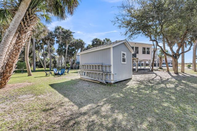 417 Palmetto Boulevard, Edisto Island, SC 29438