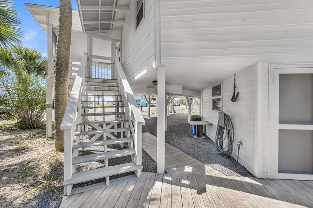 417 Palmetto Boulevard, Edisto Island, SC 29438