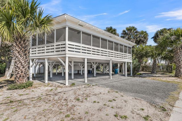 417 Palmetto Boulevard, Edisto Island, SC 29438