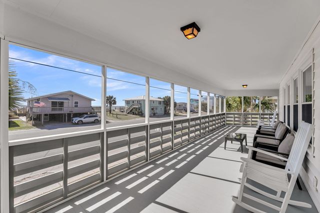 417 Palmetto Boulevard, Edisto Island, SC 29438