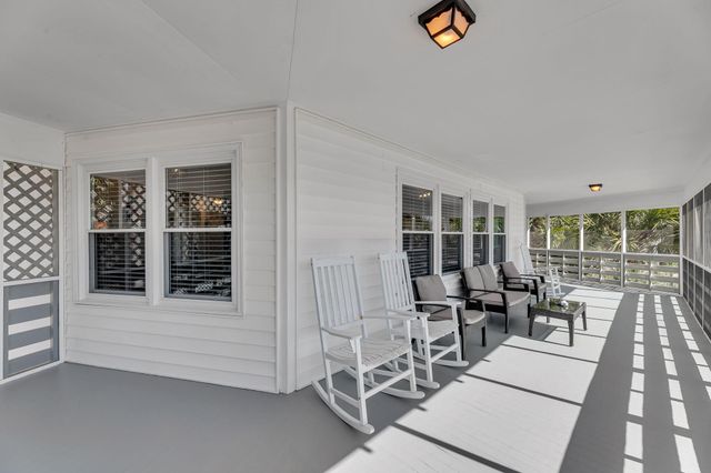 417 Palmetto Boulevard, Edisto Island, SC 29438