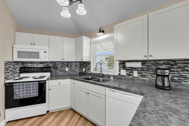 417 Palmetto Boulevard, Edisto Island, SC 29438