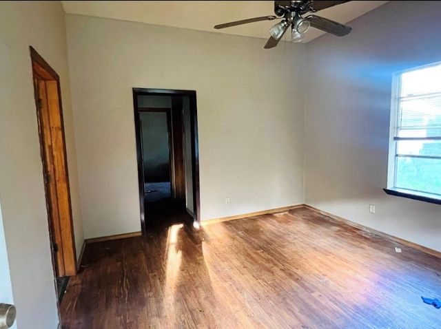 320 NW 9th St, Paris, TX 75460