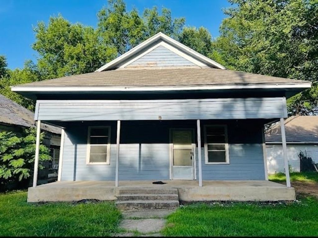 320 NW 9th St, Paris, TX 75460