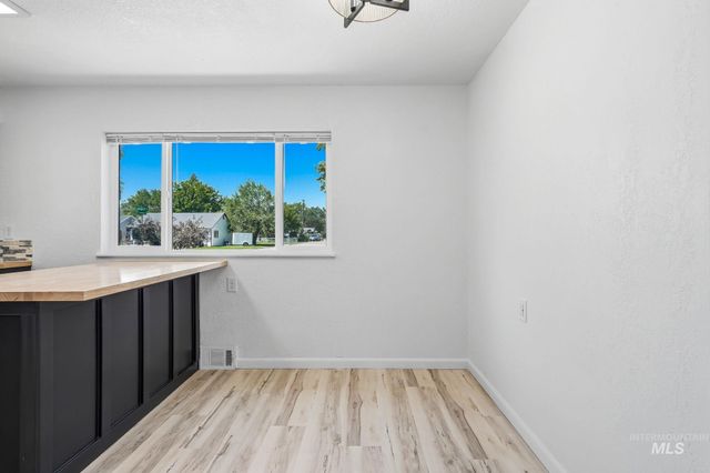 526 W Almond, Nampa, ID 83686