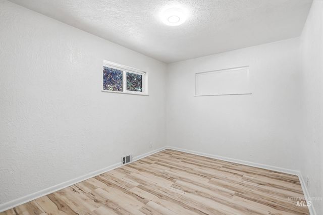 526 W Almond, Nampa, ID 83686