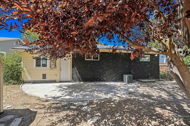526 W Almond, Nampa, ID 83686