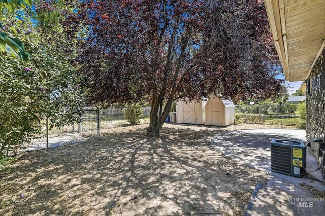 526 W Almond, Nampa, ID 83686